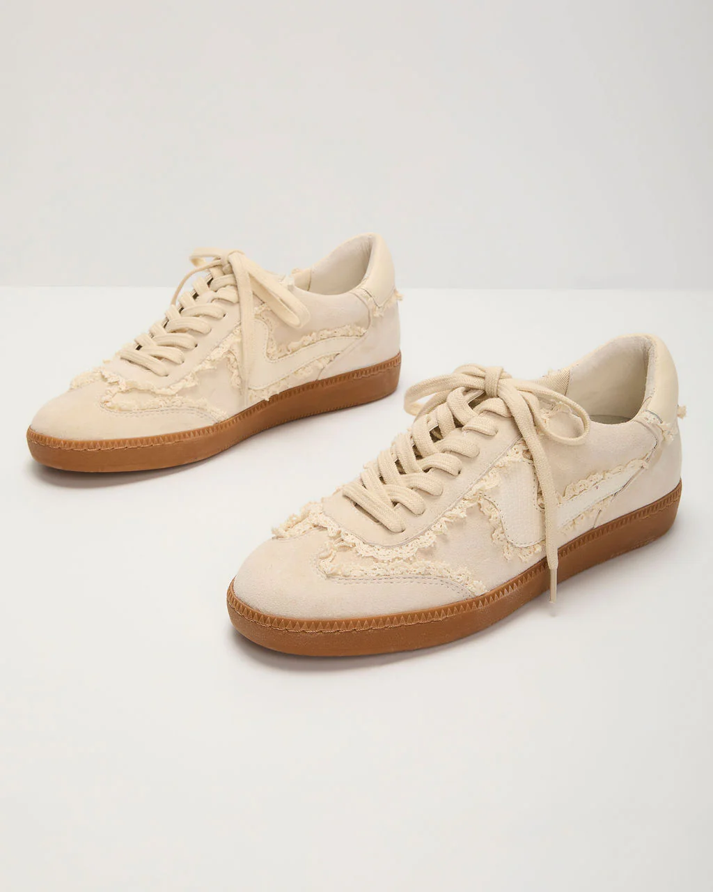Right Catch Sneakers