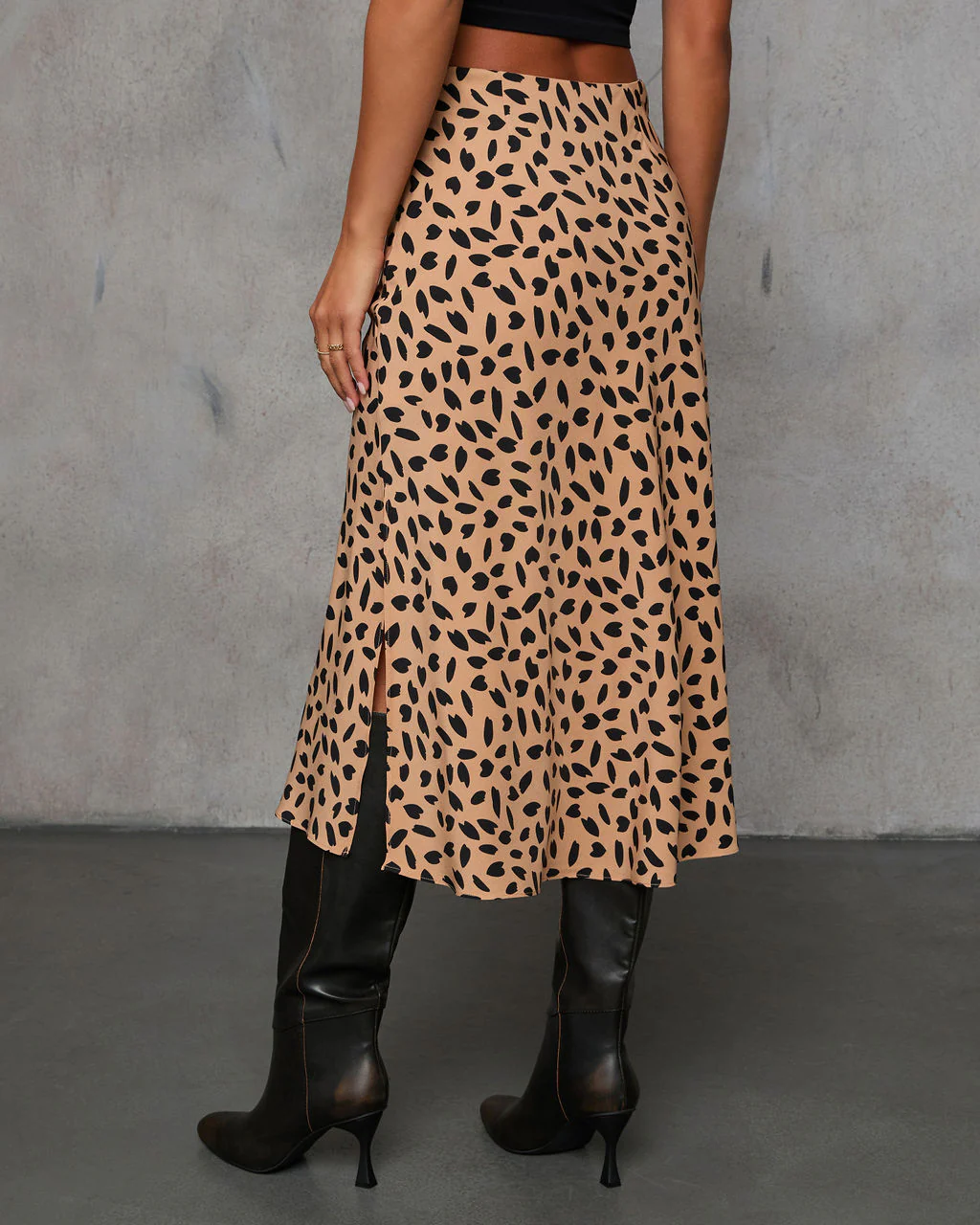 16714-emiliana-printed-midi-skirt-1.webp
