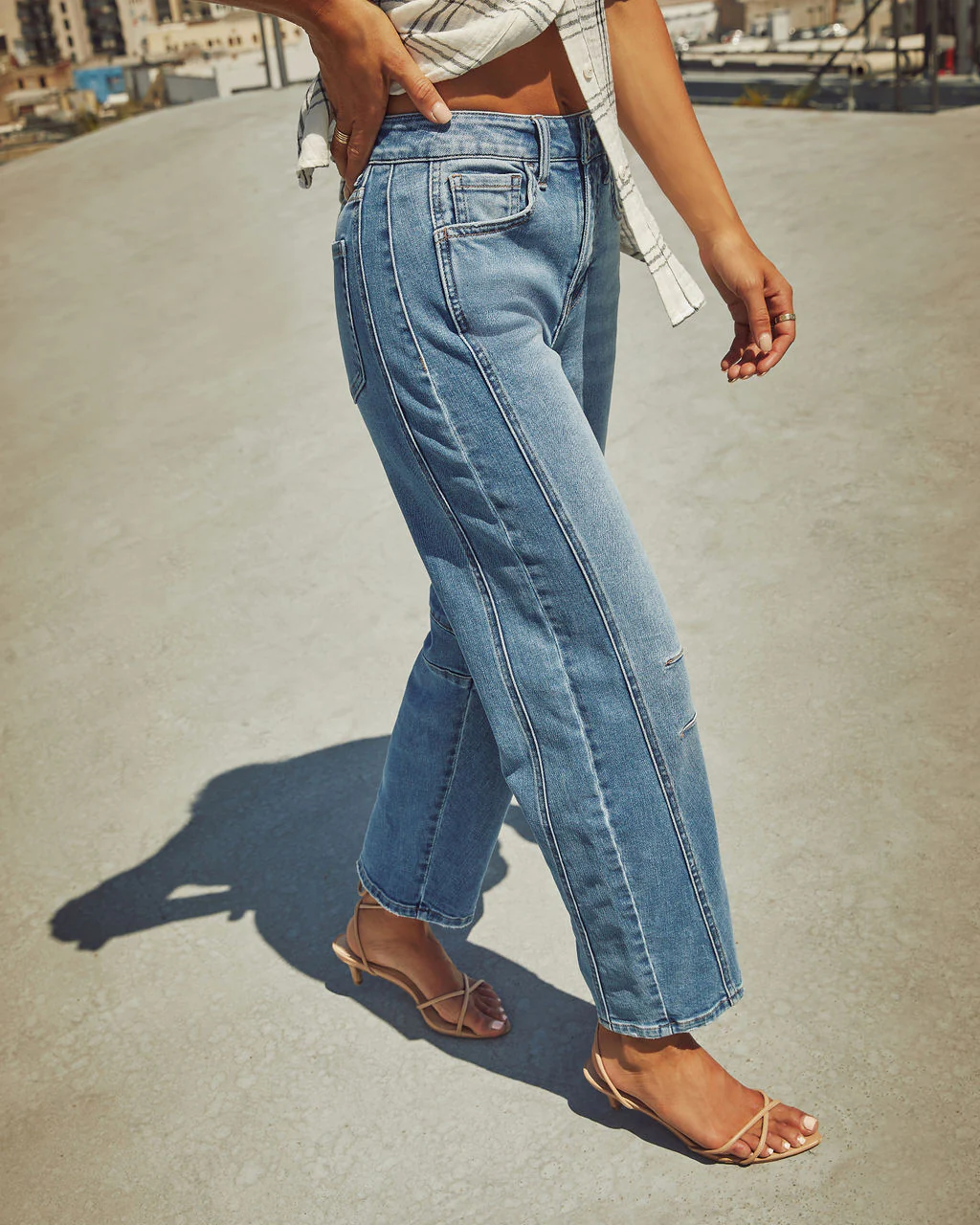 17047-free-cove-super-stretch-high-rise-barrel-jeans-1.webp