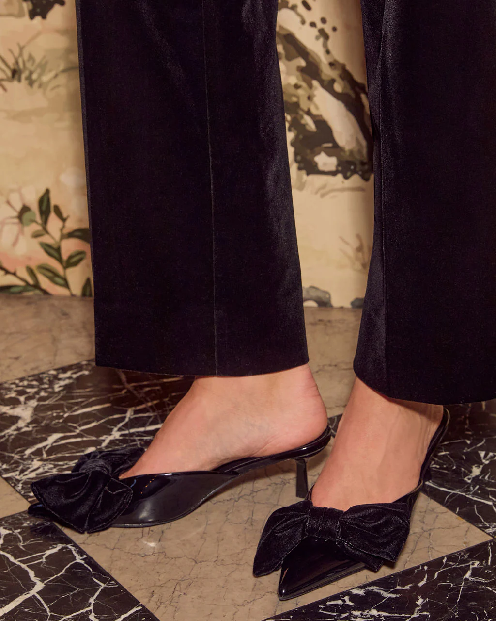 21547-holiday-charm-bow-kitten-heel-mule-1.webp