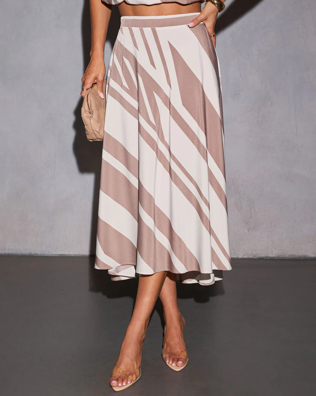 2234-kinara-midi-skirt-1.webp