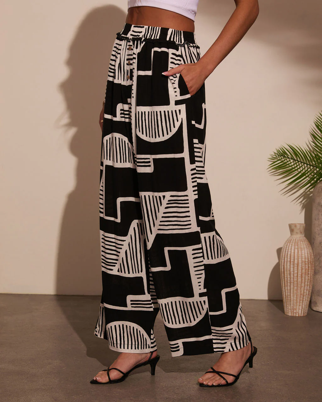 25099-kelso-abstract-print-pants-1.webp