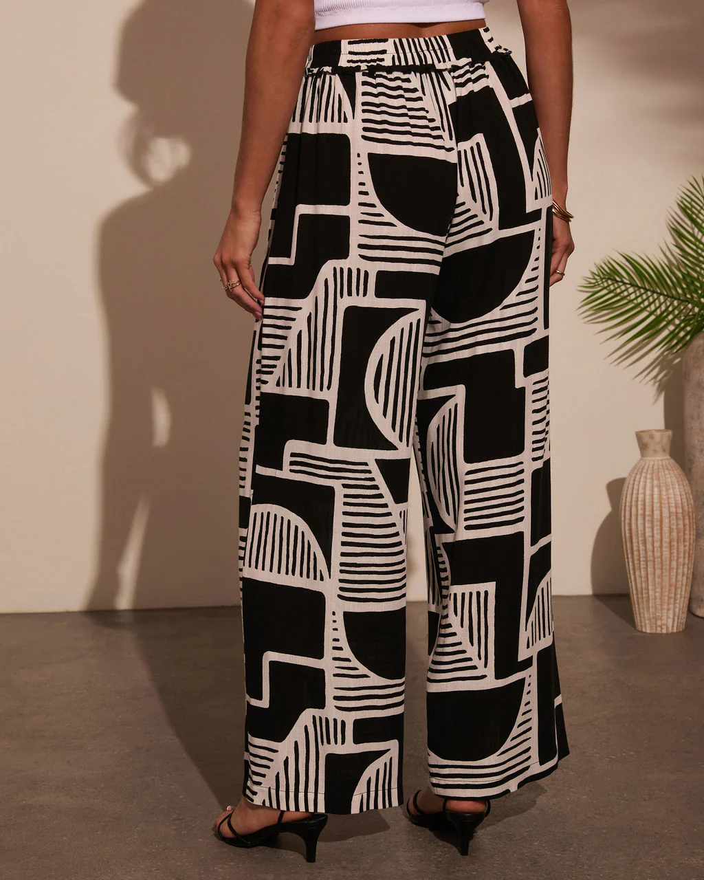 25099-kelso-abstract-print-pants-1.webp