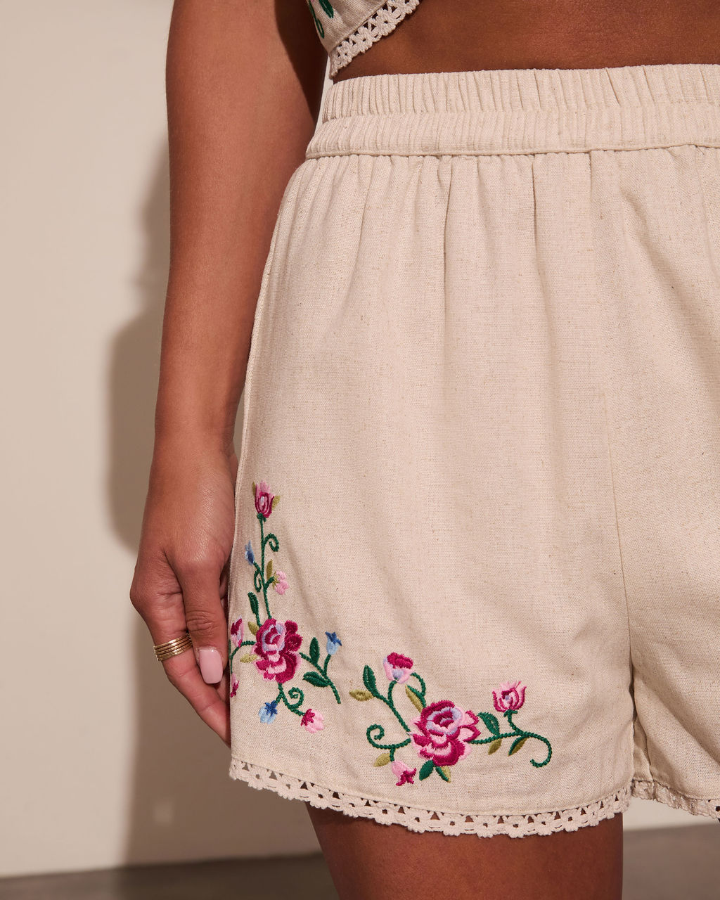2542-weekend-whim-floral-high-rise-shorts-1.webp