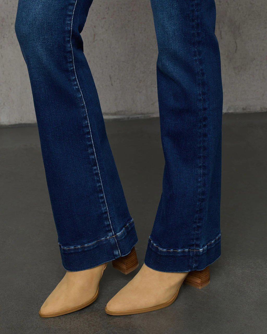 25476-coraline-super-stretch-mid-rise-flare-jeans-1.webp