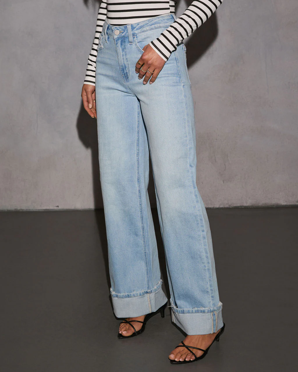 25564-laylia-stretch-distressed-wide-leg-jeans-1.webp