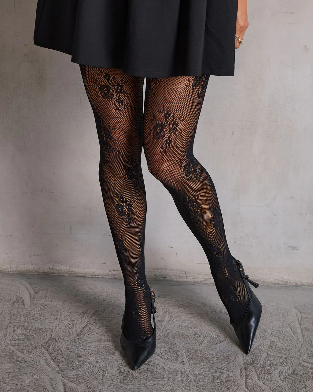 28-noir-envy-floral-lace-tights-1.webp