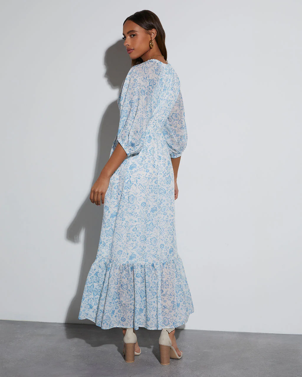 28484-bailey-long-sleeve-floral-maxi-dress-1.webp