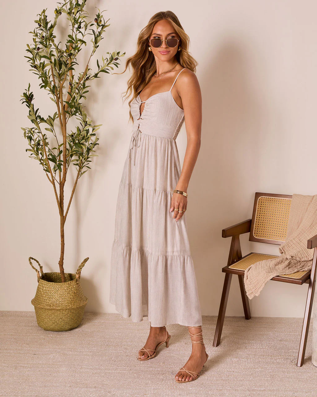 28555-barefoot-breeze-tiered-keyhole-maxi-dress-1.webp