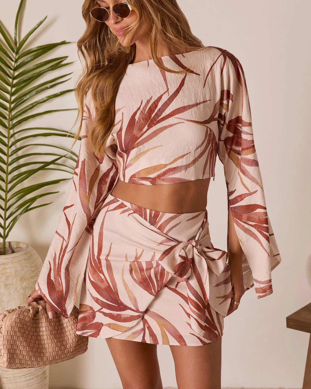 30218-ramiah-tropical-crop-top-1.webp