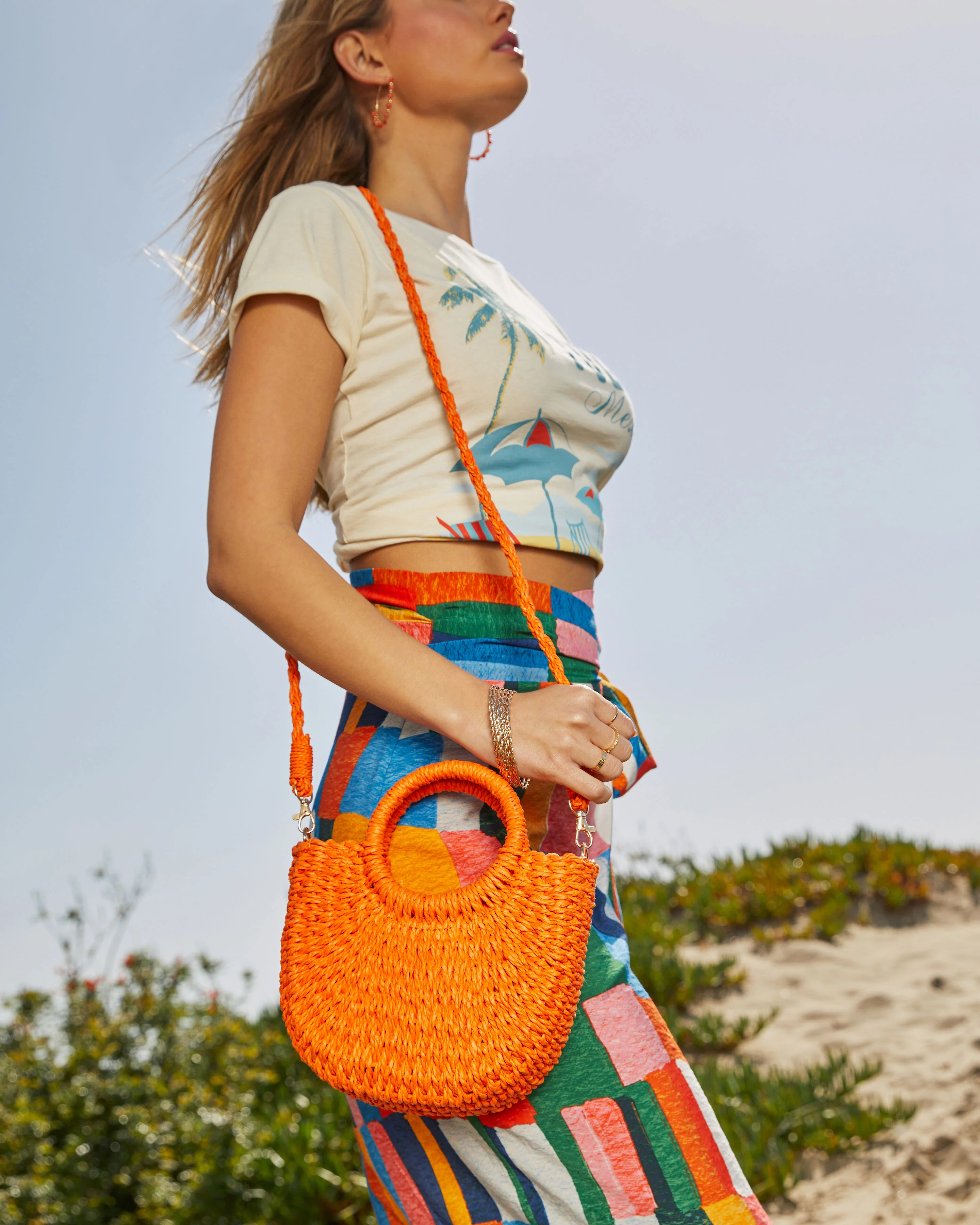 41915-valencia-small-rounded-straw-tote-1.webp