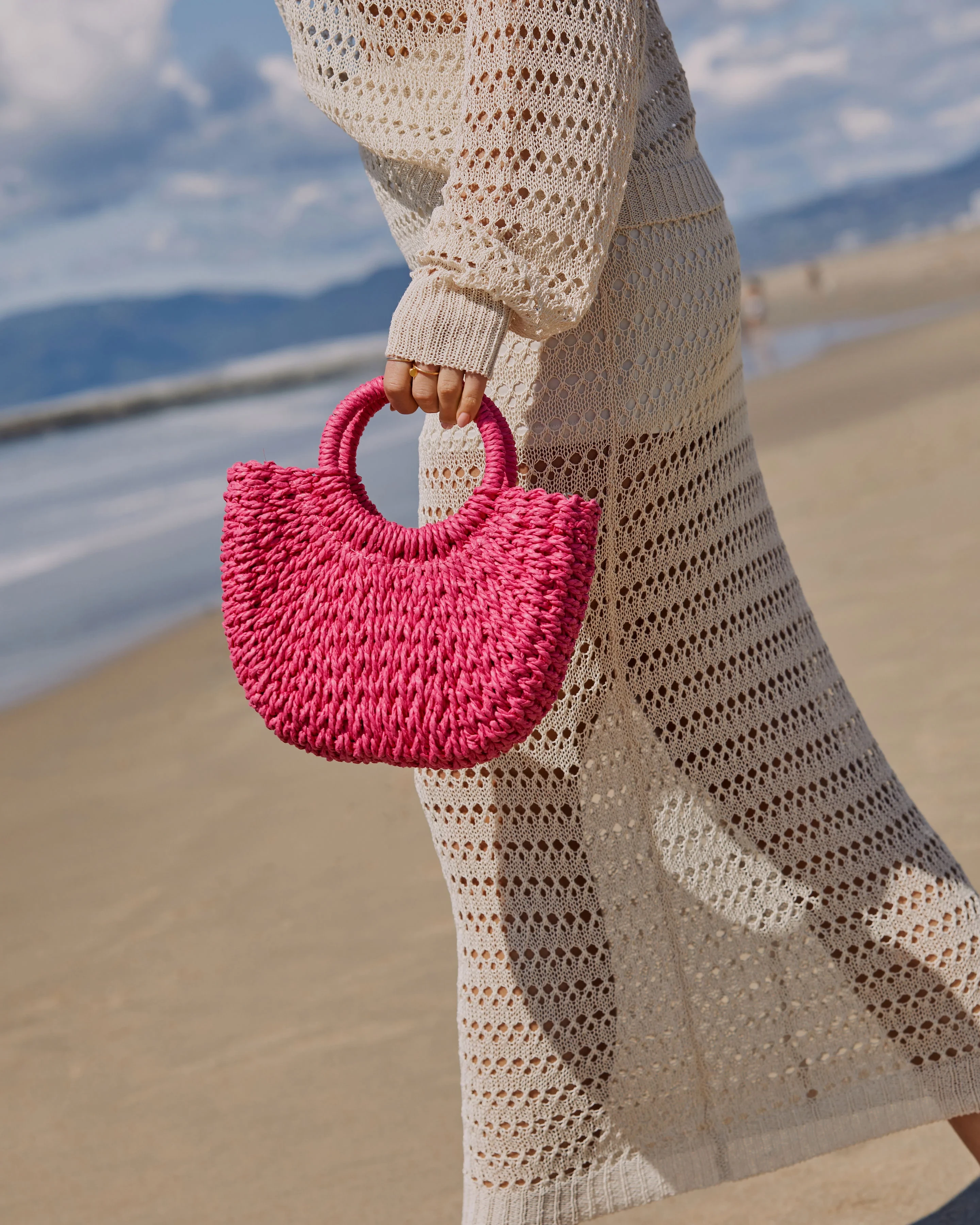 41915-valencia-small-rounded-straw-tote-1.webp