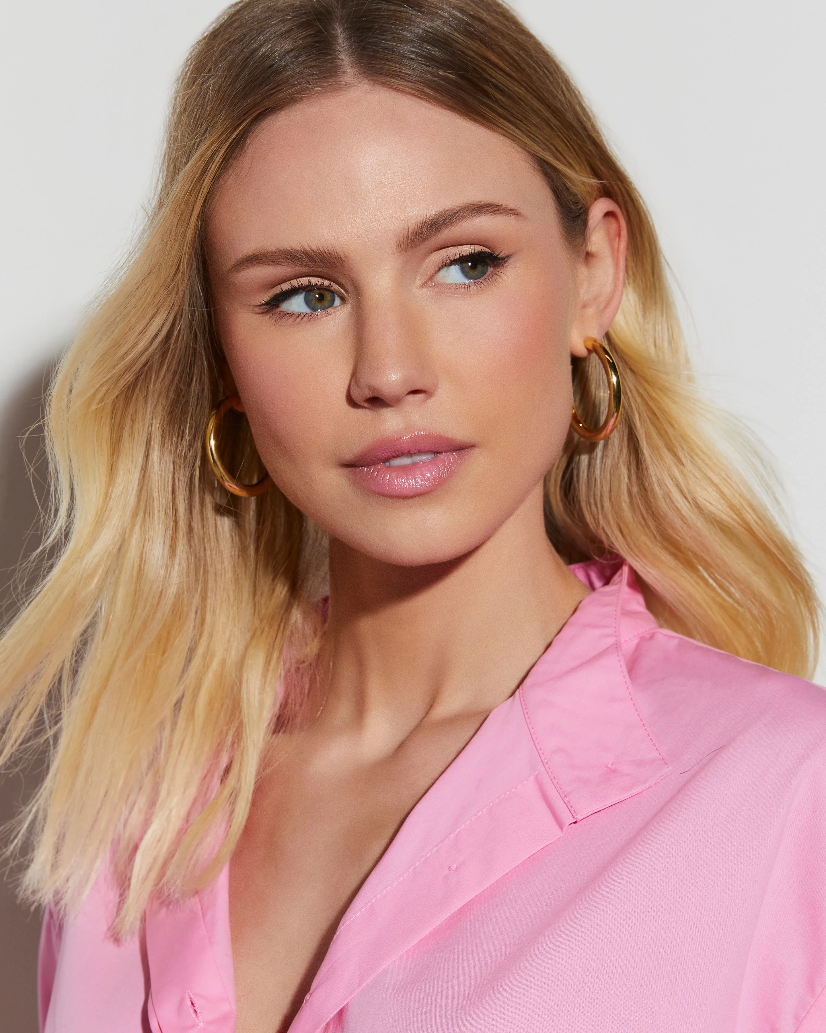 41973-deanna-chunky-large-hoop-earrings-1.webp