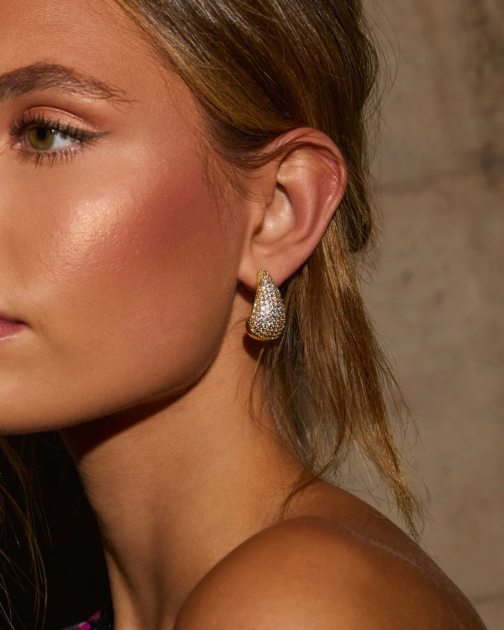 42083-sweet-stunner-rhinestone-embellished-teardrop-earrings-1.webp