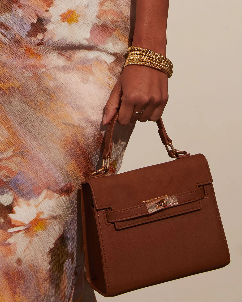 42561-tracey-structured-top-handle-bag-1.webp