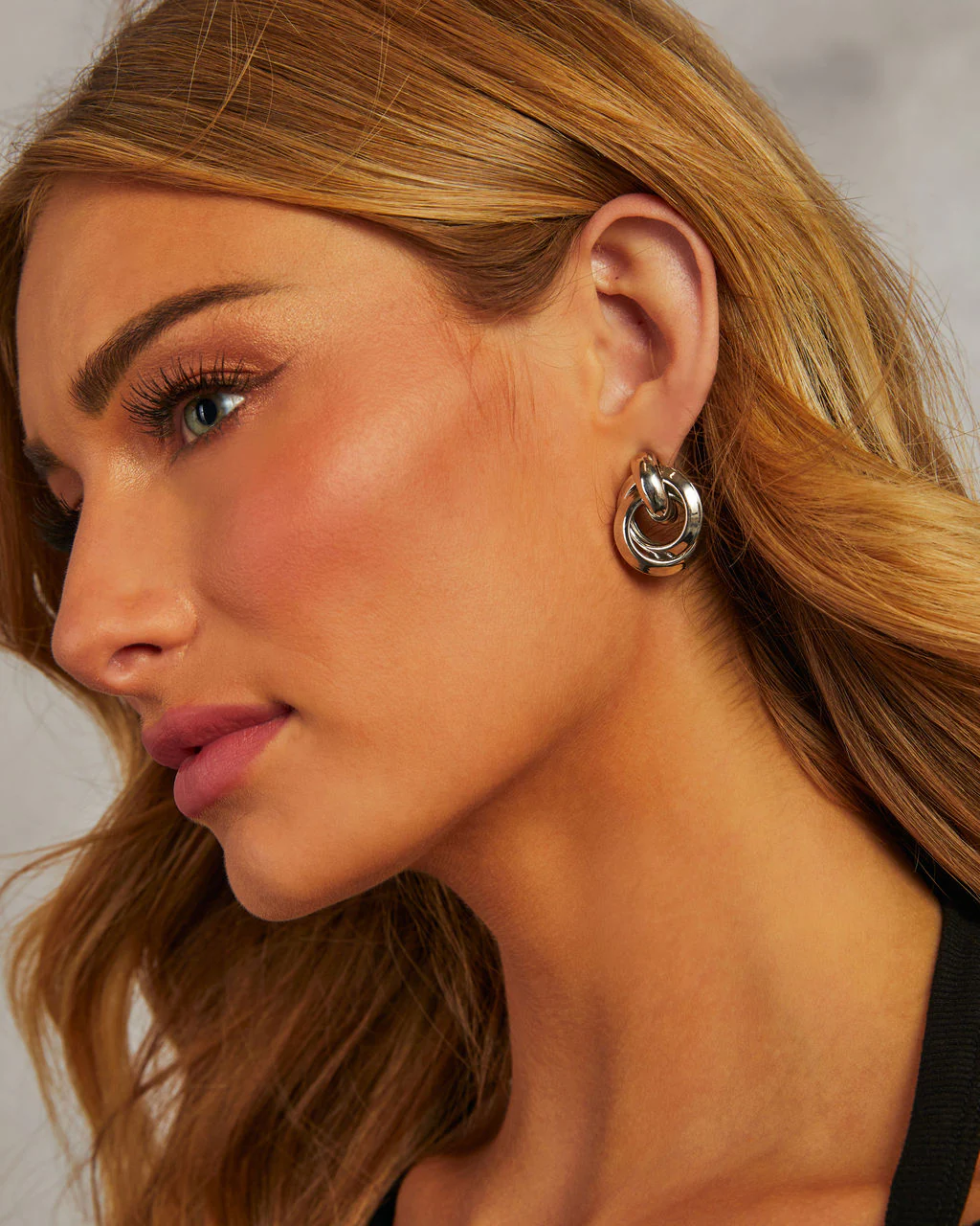 42652-in-circles-intertwined-hoop-earrings-1.webp
