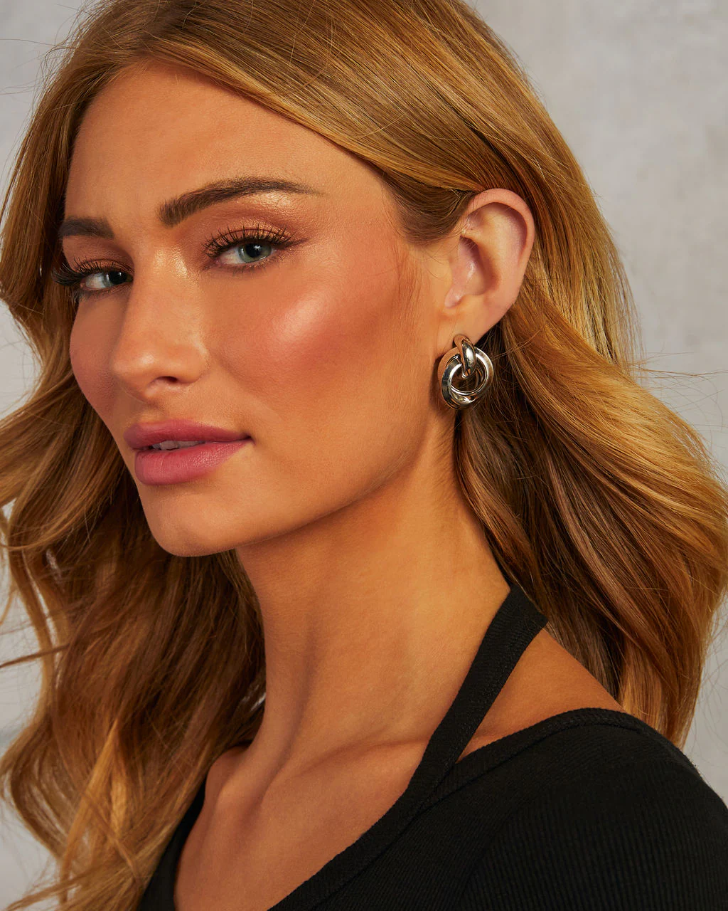 42652-in-circles-intertwined-hoop-earrings-1.webp