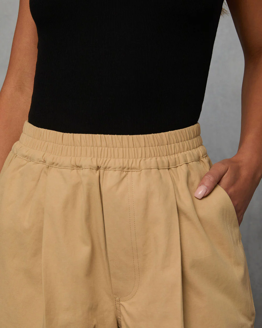 6568-rennes-cropped-pleated-pants-1.webp