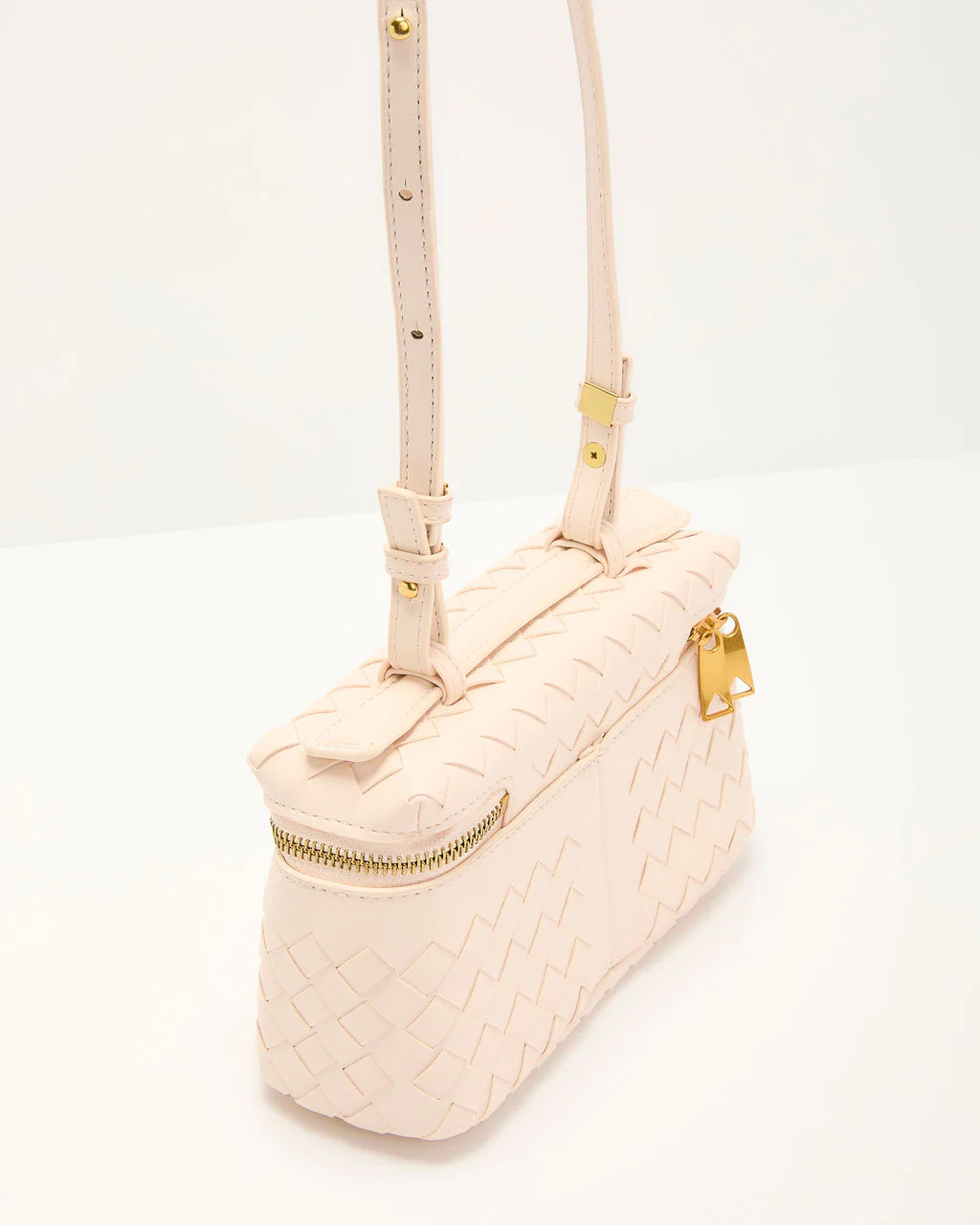 70-luelle-woven-crossbody-bag-1.webp